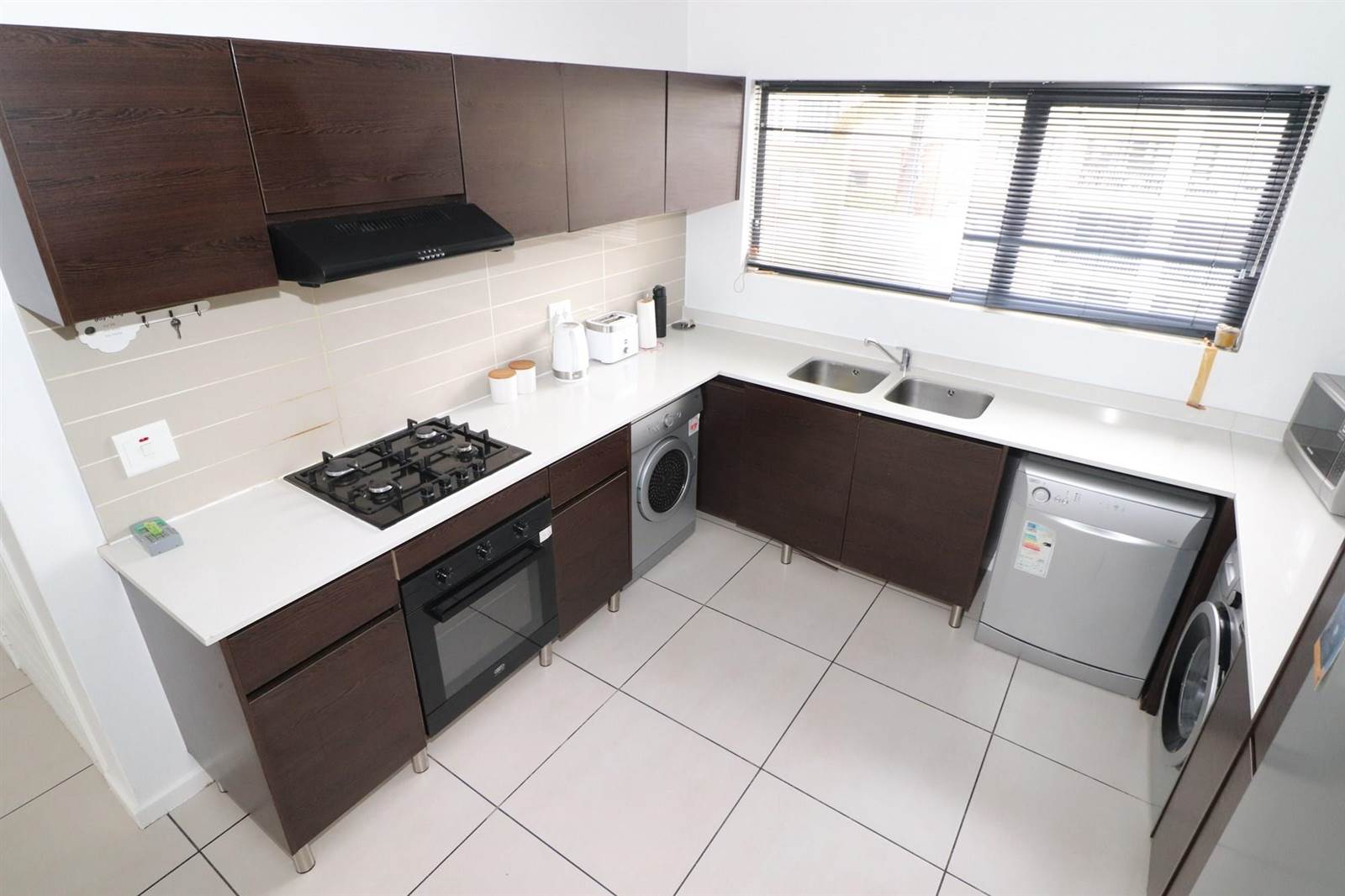2 Bed Apartment in Kyalami photo number 3
