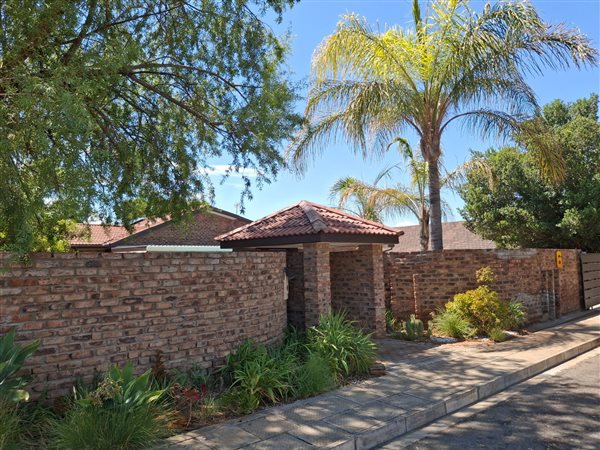 4 Bedroom House 4 Bedroom House