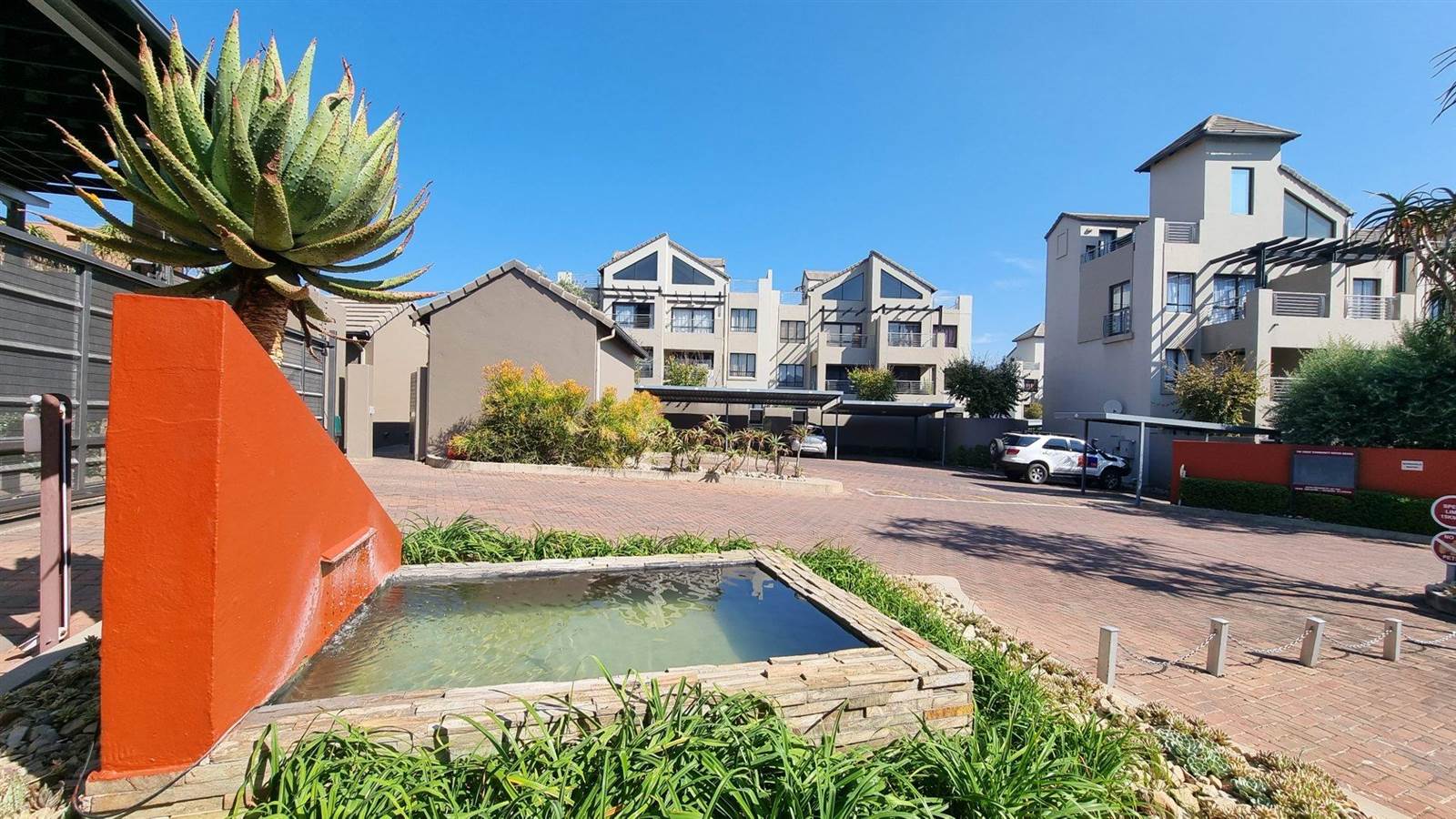 2 Bed Townhouse in Sunninghill photo number 13