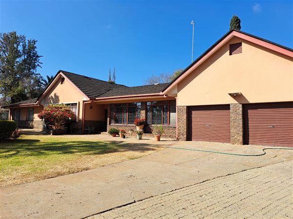 4 Bedroom House 4 Bedroom House