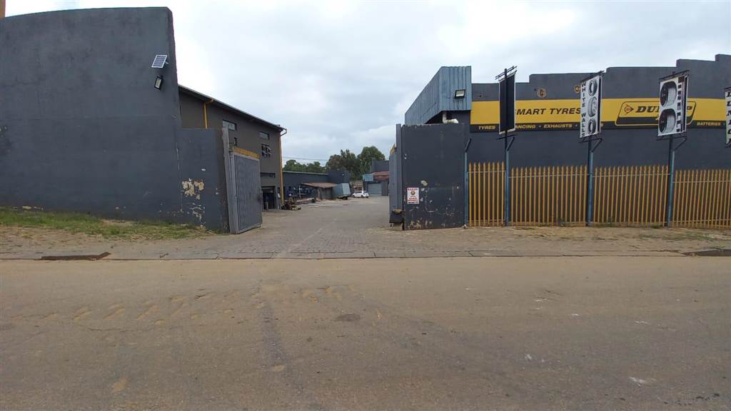 150  m² Industrial space in City West photo number 3