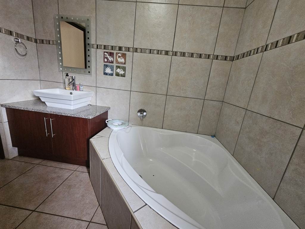 3 Bed House in Raslouw Manor photo number 20
