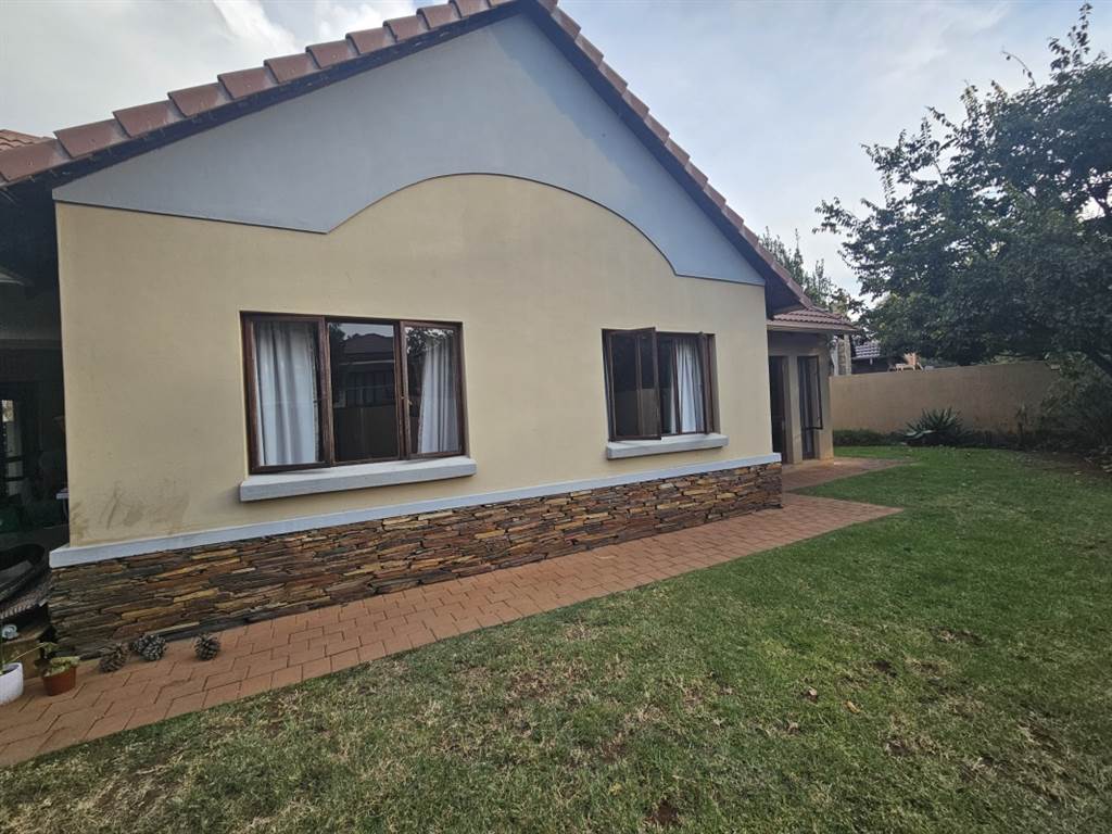 3 Bed House in Raslouw Manor photo number 2
