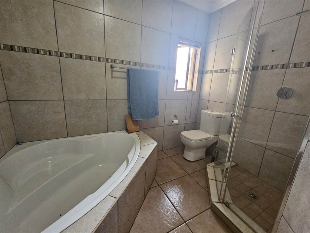 3 Bed House in Raslouw Manor photo number 19