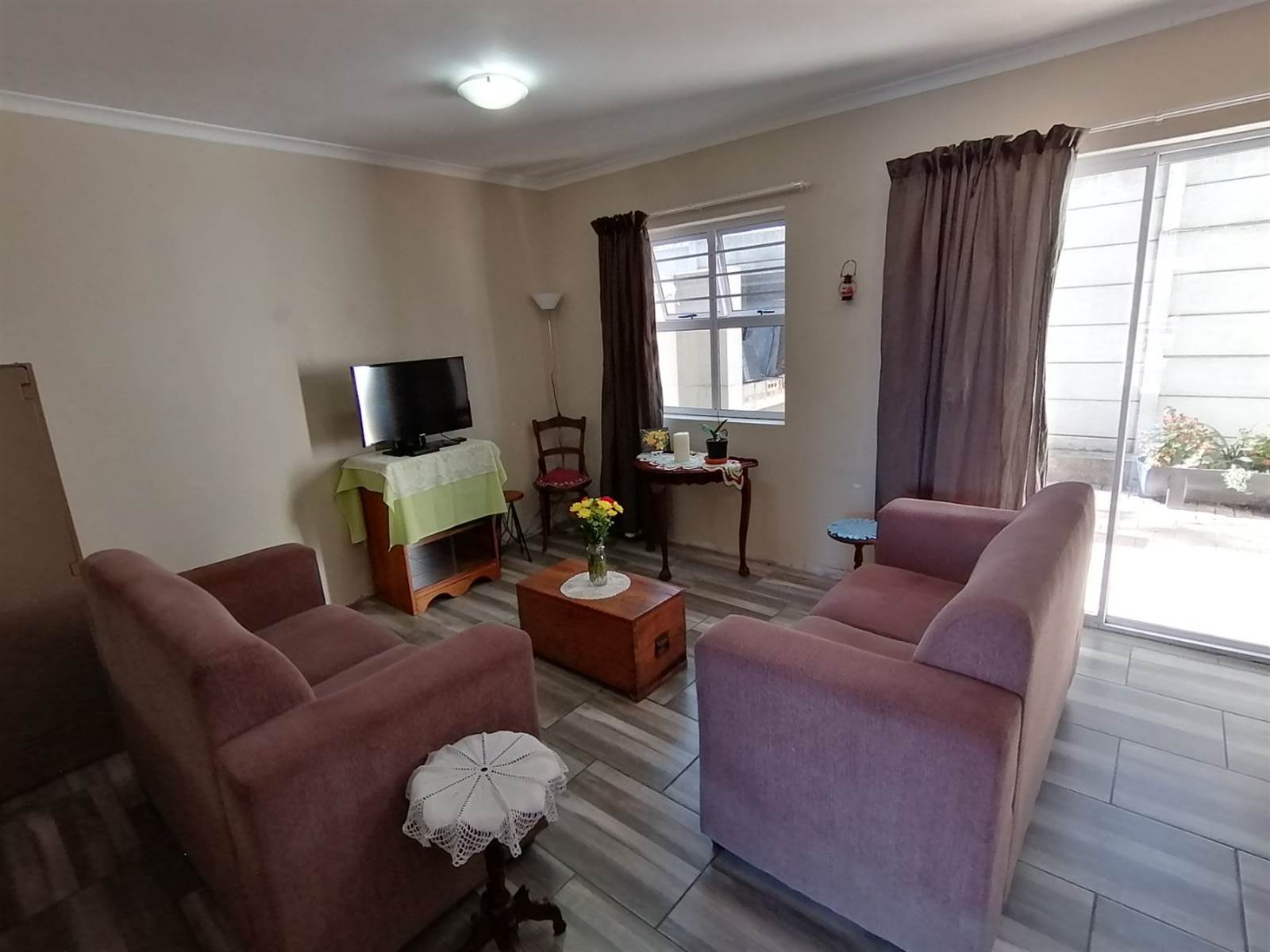 2 Bed Apartment in Protea Heights photo number 2