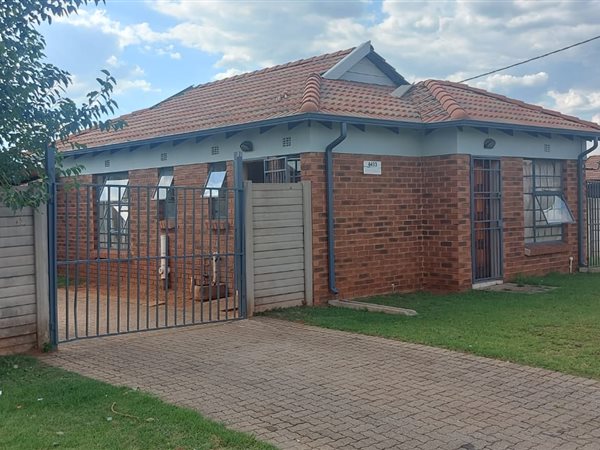 3 Bed Cluster in Clayville