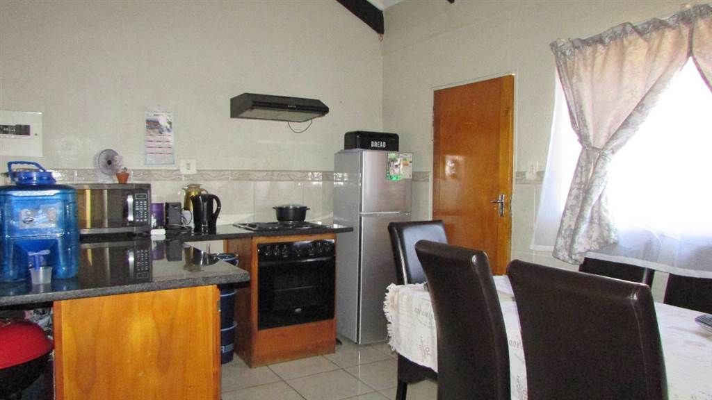 2 Bed House in Witbank Central photo number 2