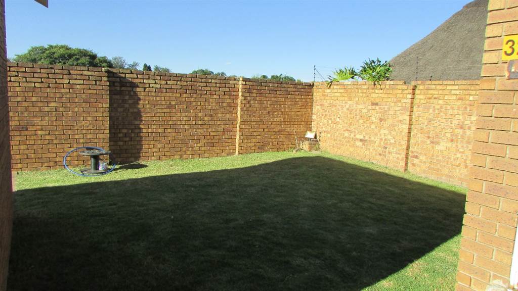 2 Bed House in Witbank Central photo number 12