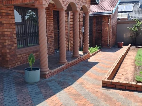 3 Bed House in Dhlamini