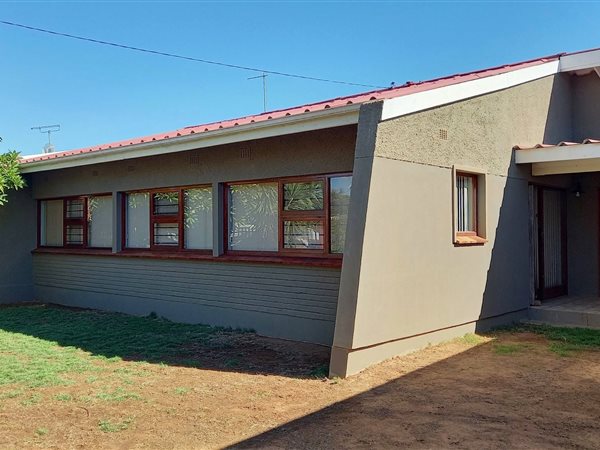 4 Bedroom House 4 Bedroom House