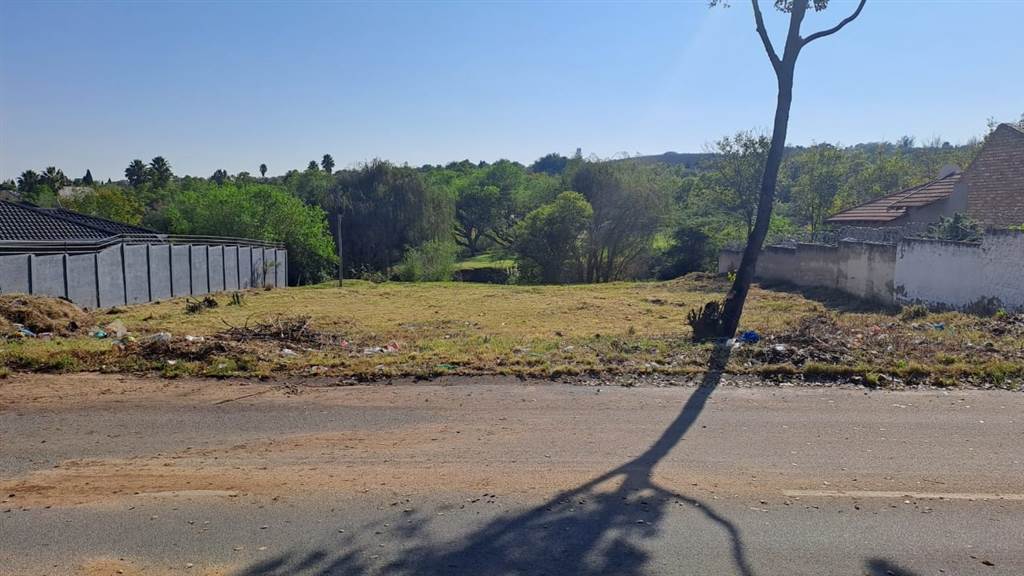 797 m² Land available in Country View Estate photo number 1
