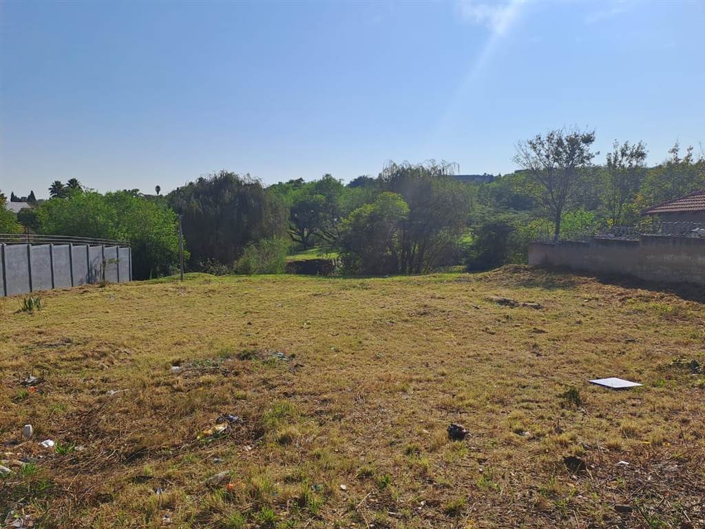 797 m² Land available in Country View Estate photo number 2