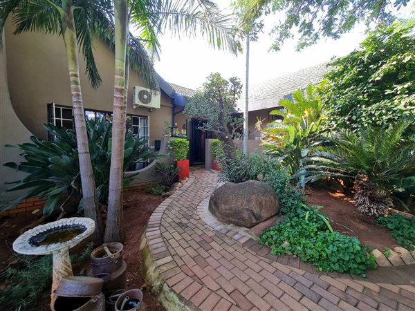 5 Bedroom House 5 Bedroom House