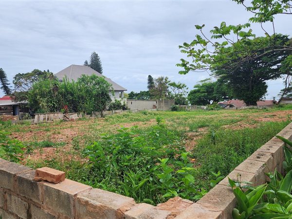 1 014 m² Land