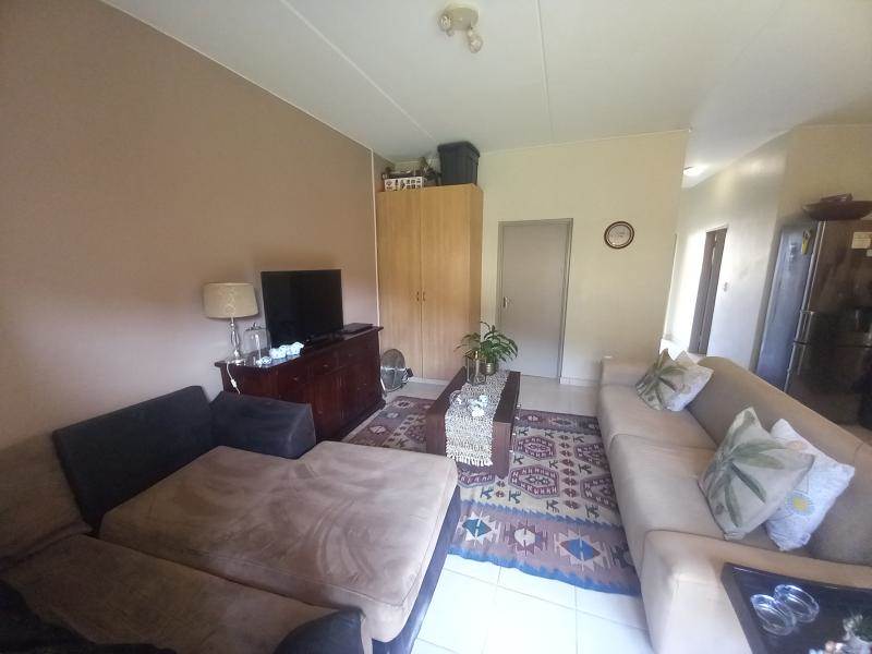 1 Bed Apartment in Rynfield photo number 4