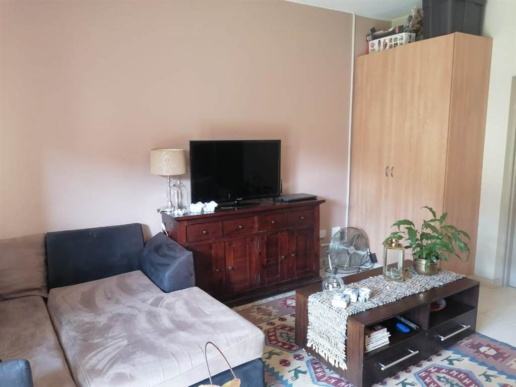 1 Bed Apartment in Rynfield photo number 5