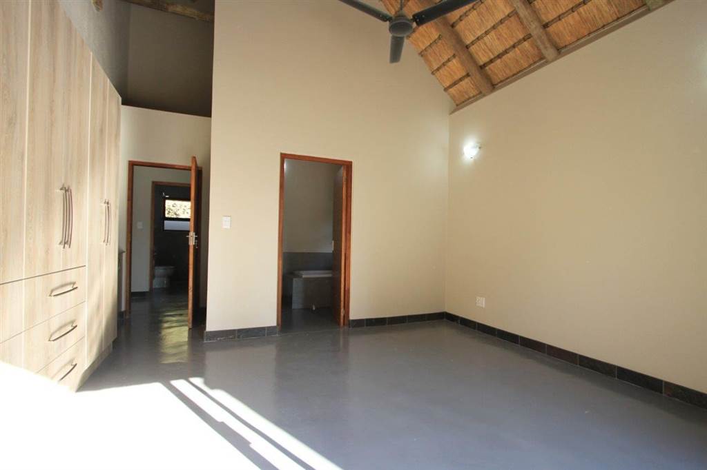 3 Bed Townhouse in Hoedspruit photo number 11