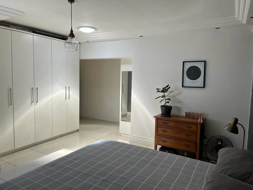 2 Bed Apartment in Green Point photo number 12