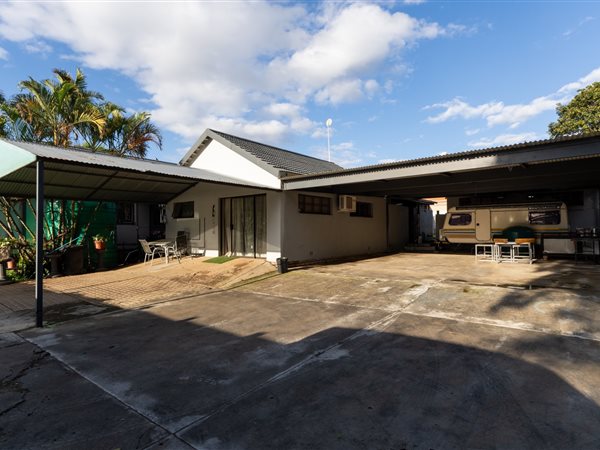 4 Bedroom House 4 Bedroom House