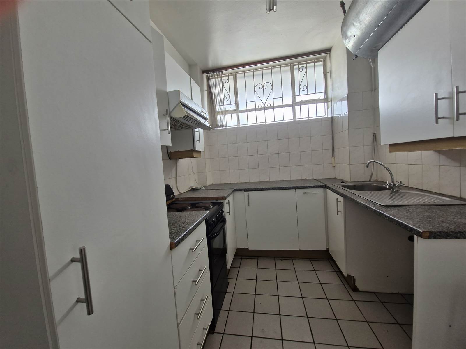 1.5 Bed Flat in Glenwood photo number 3