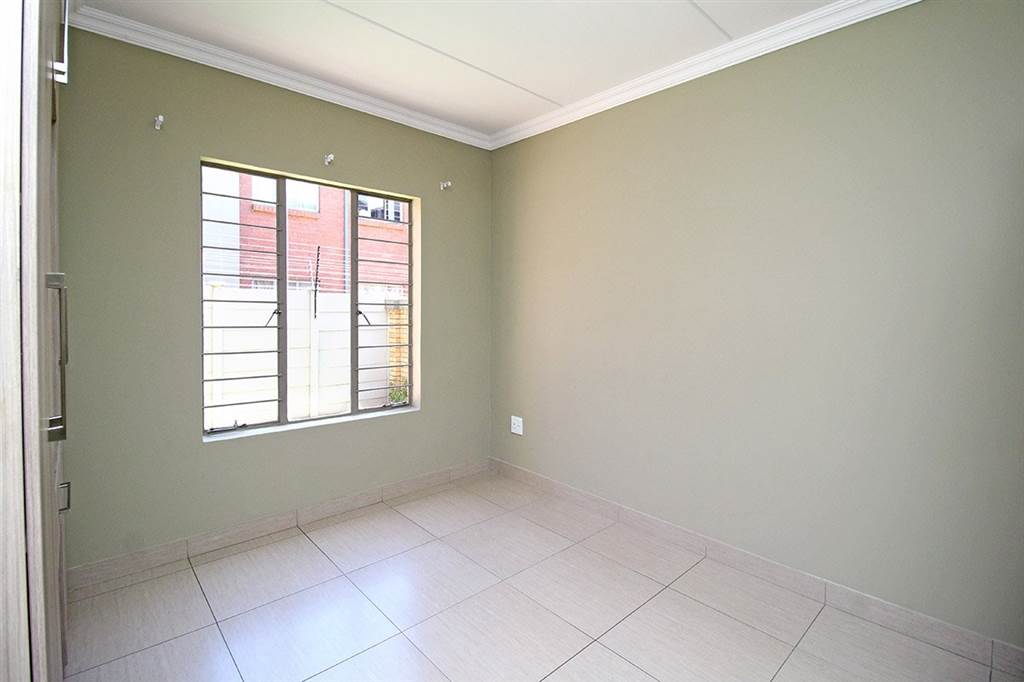 2 Bed Townhouse in Andeon AH photo number 11
