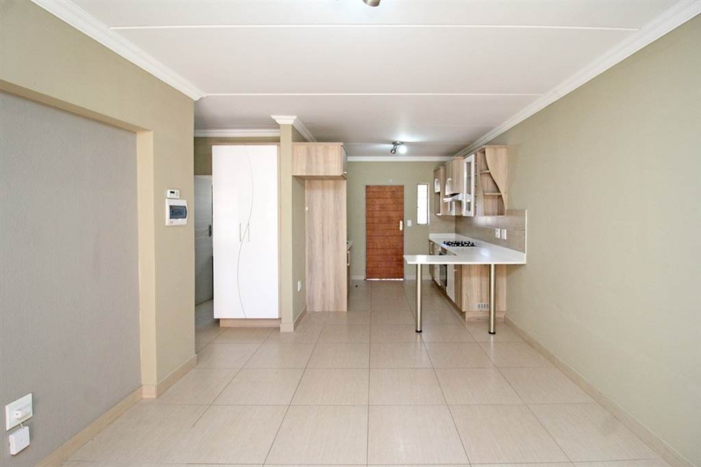 2 Bed Townhouse in Andeon AH photo number 4