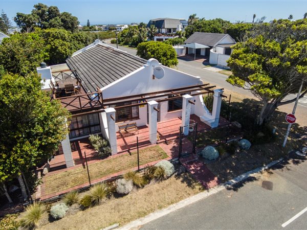 4 Bedroom House 4 Bedroom House
