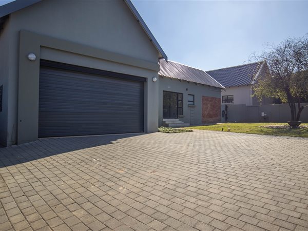 4 Bedroom House 4 Bedroom House