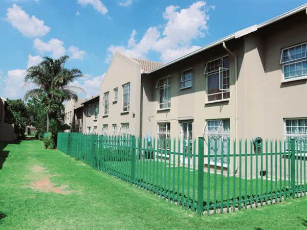 3 Bed Townhouse in Ravenswood