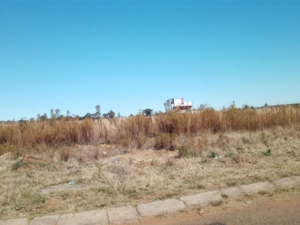 1 252 m² Land available in Riversdale