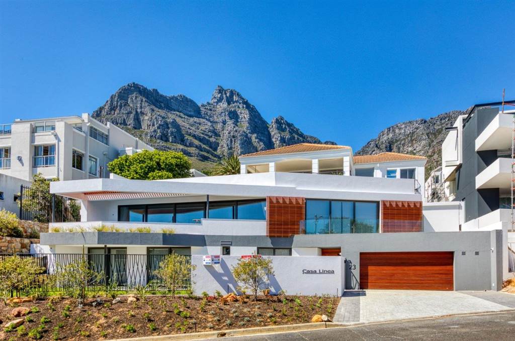 4 Bed House in Camps Bay photo number 21