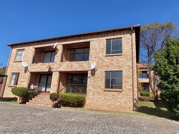 2 Bed Townhouse in Ruimsig