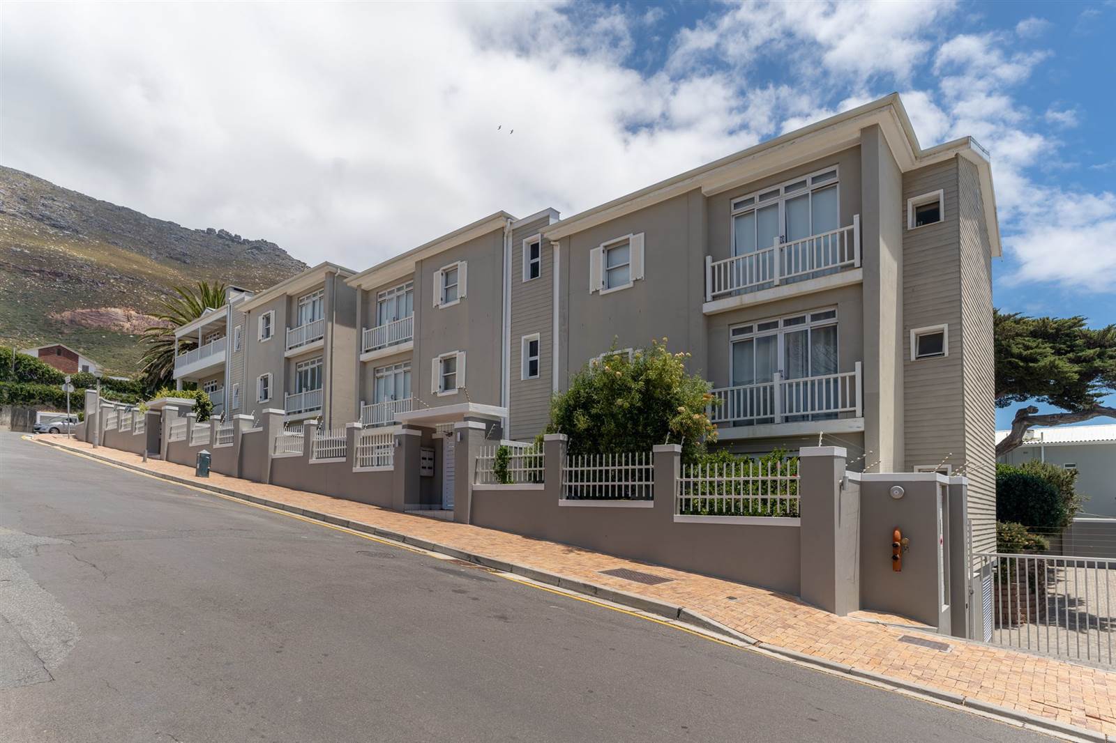 2 Bed Apartment in Simons Town photo number 30