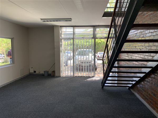 194  m² Commercial space