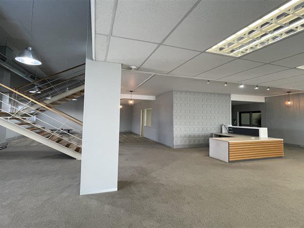 330  m² Commercial space