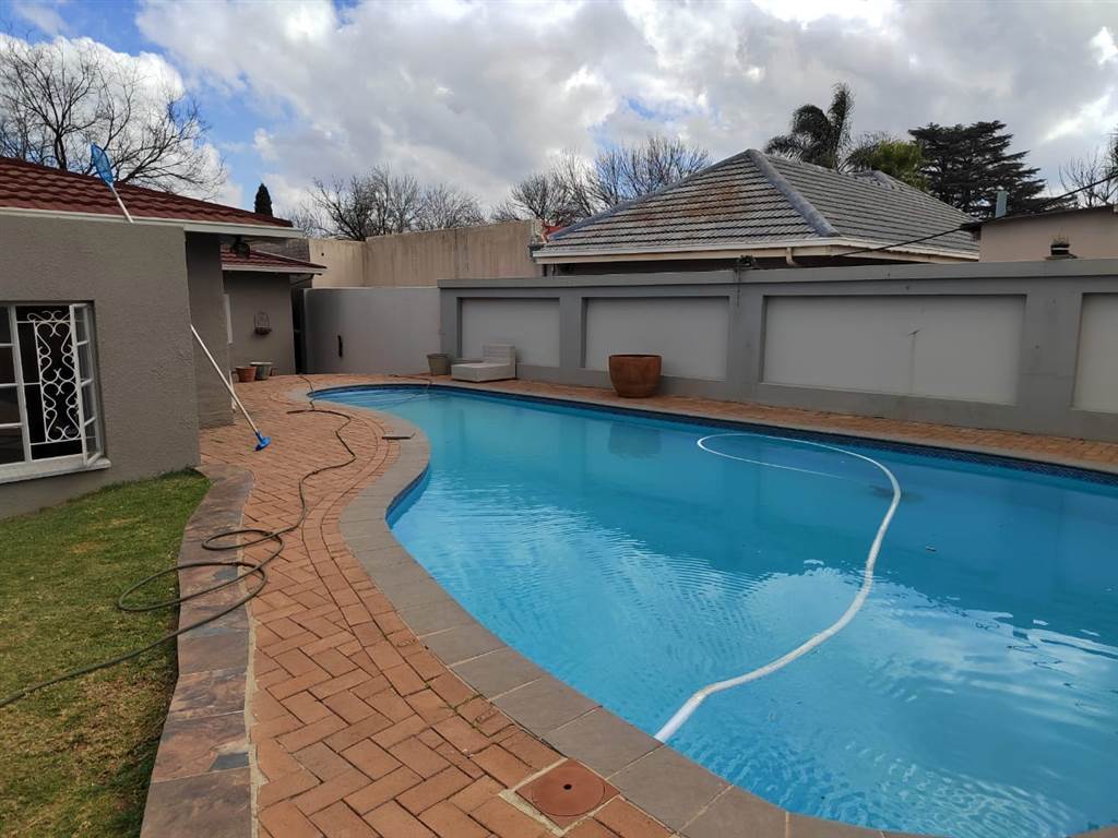 4 Bed House in Edenvale photo number 7