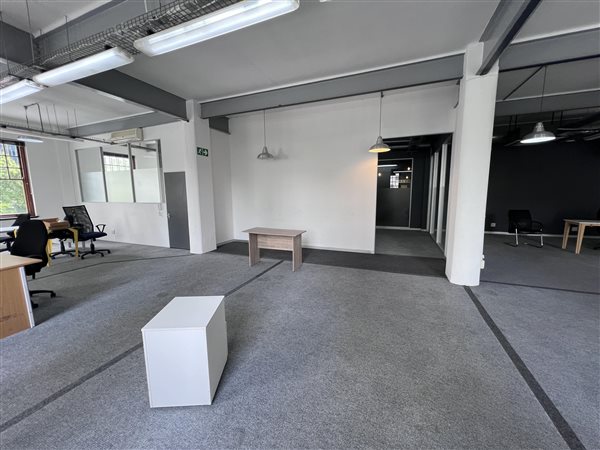 537  m² Commercial space