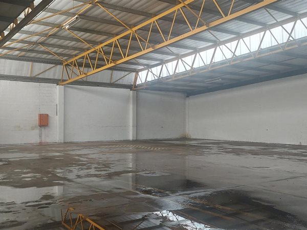 816  m² Commercial space