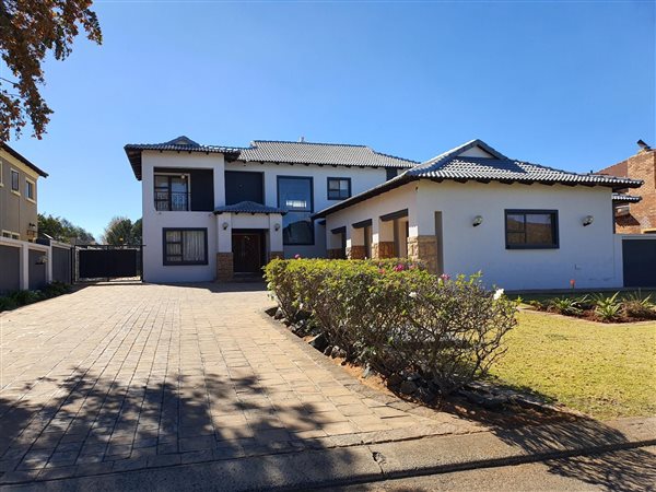 6 Bedroom House