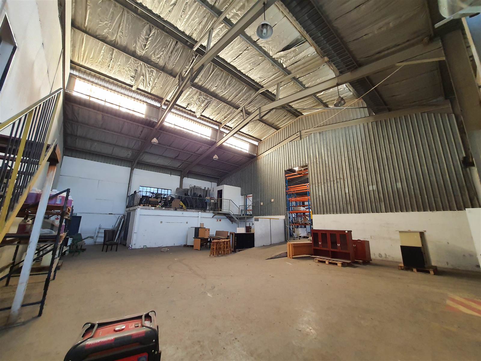 1800  m² Industrial space in Cleveland photo number 3