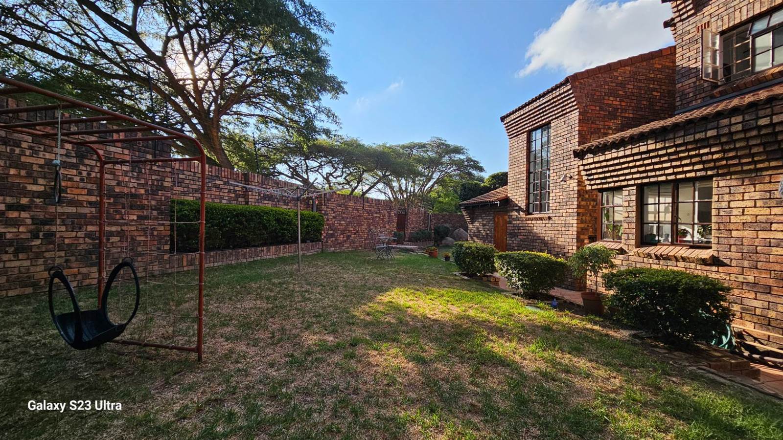 3 Bed Townhouse in Lonehill photo number 5