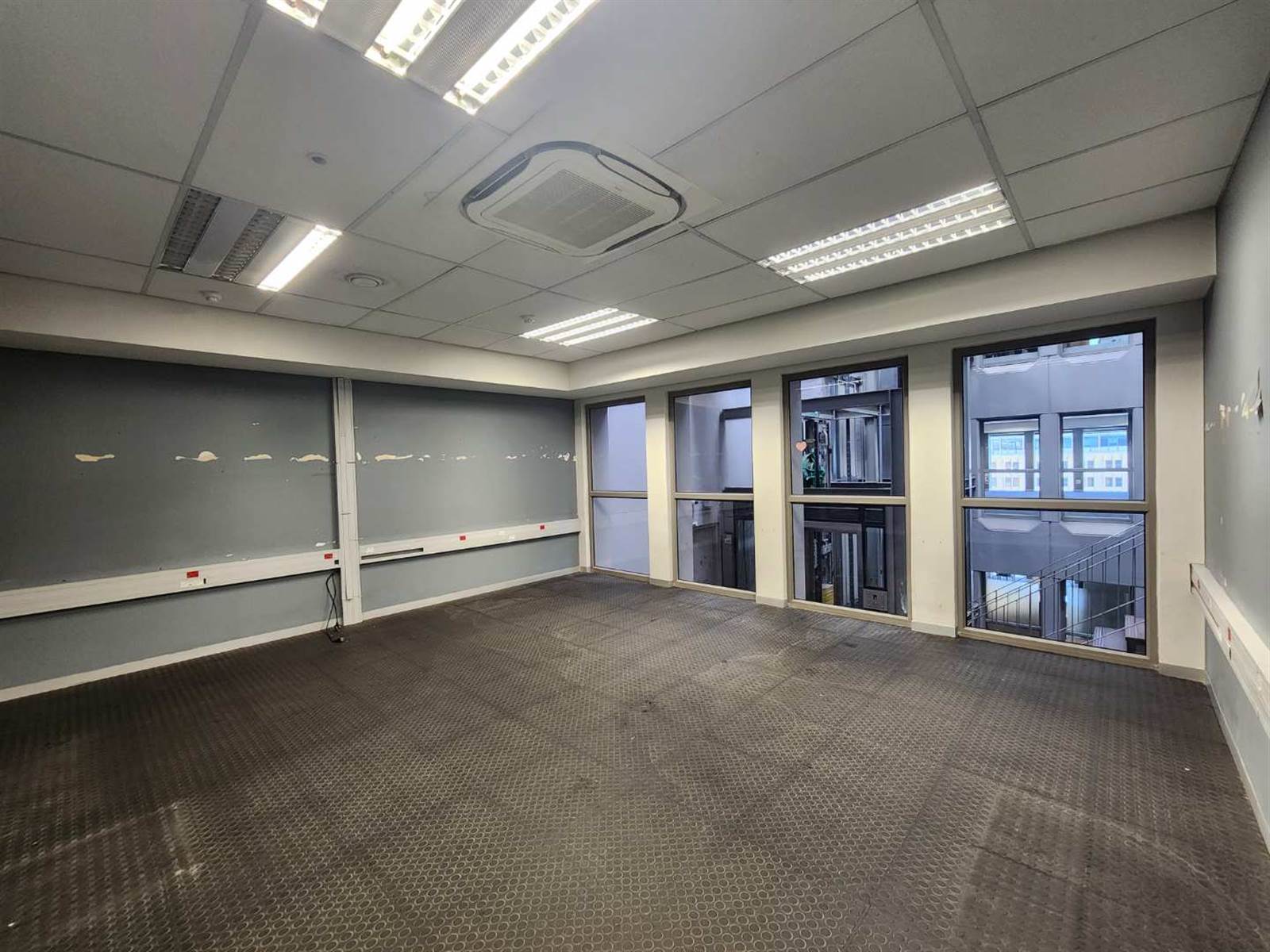 765  m² Office Space in Cape Town City Centre photo number 8