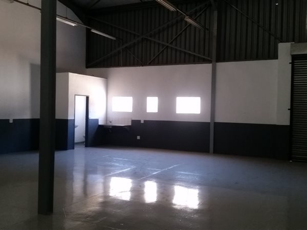 206  m² Industrial space