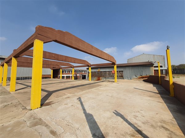 9 600  m² Industrial space