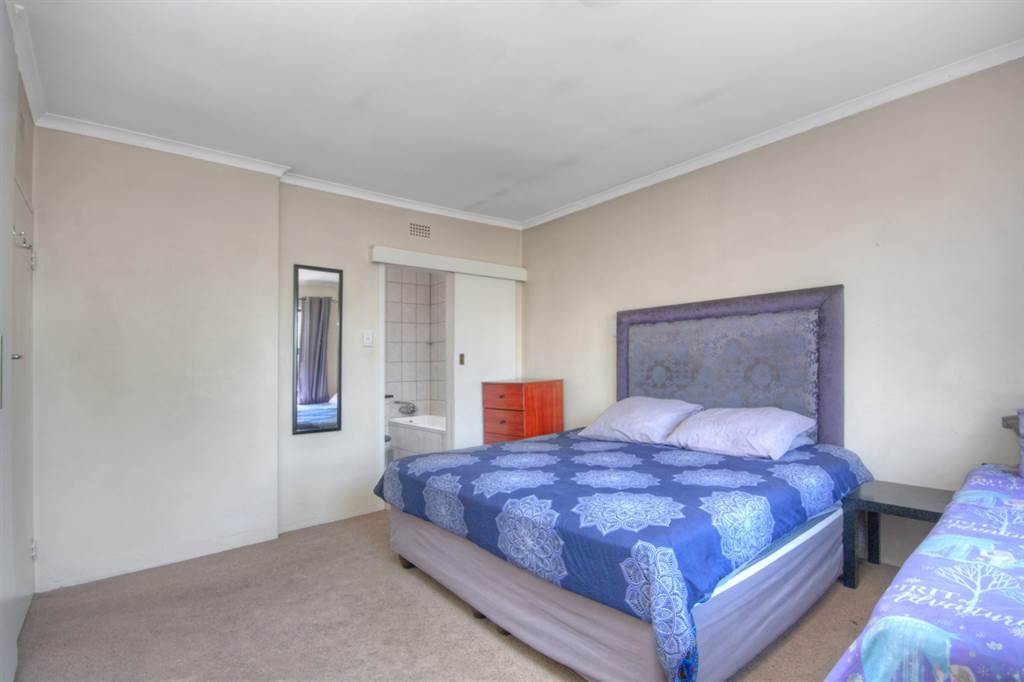 2 Bed Townhouse in Corlett Gardens photo number 12