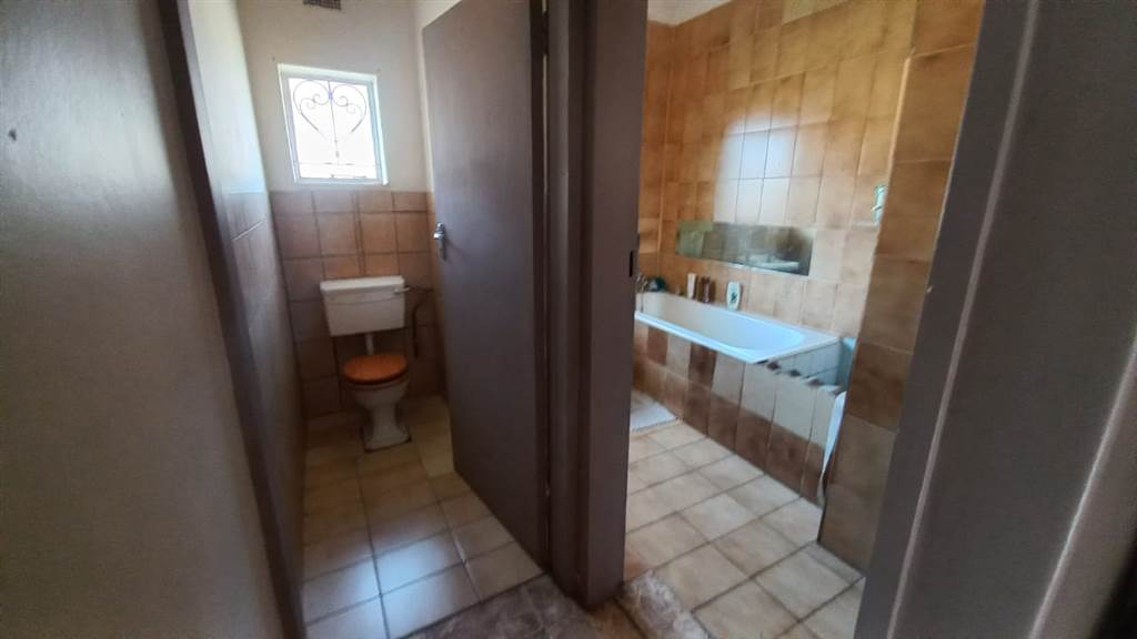 3 Bed House in Witbank Central photo number 13