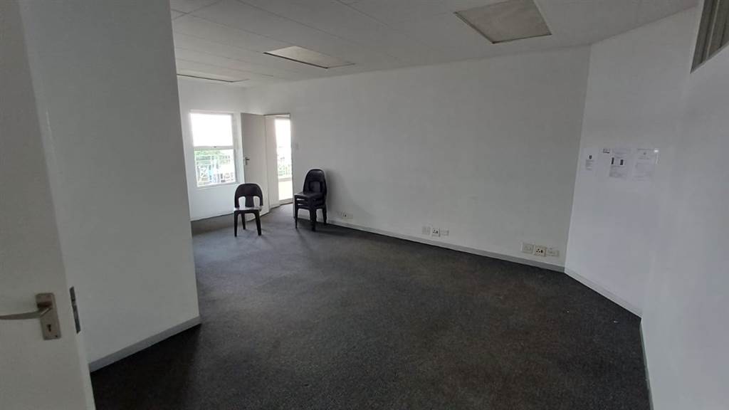 145  m² Commercial space in North Riding photo number 9