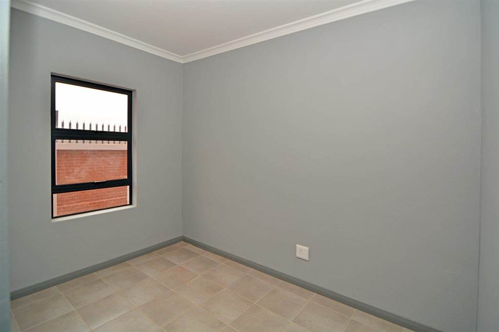 2 Bed Apartment in Silverfields photo number 15