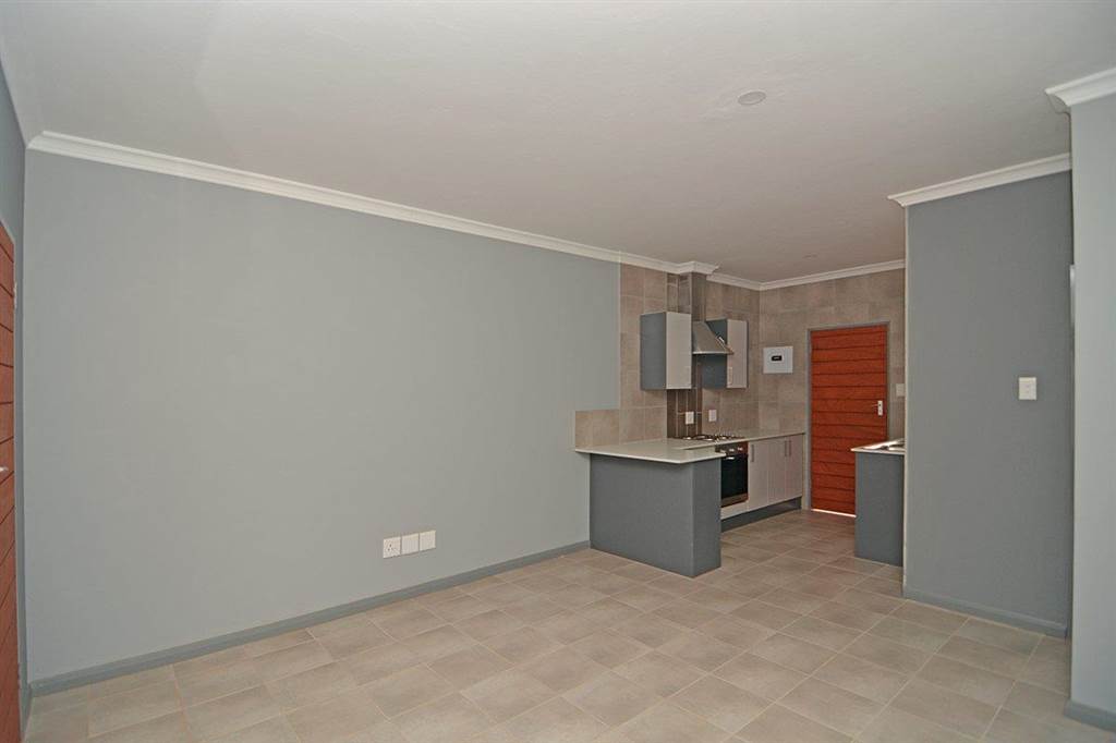 2 Bed Apartment in Silverfields photo number 9