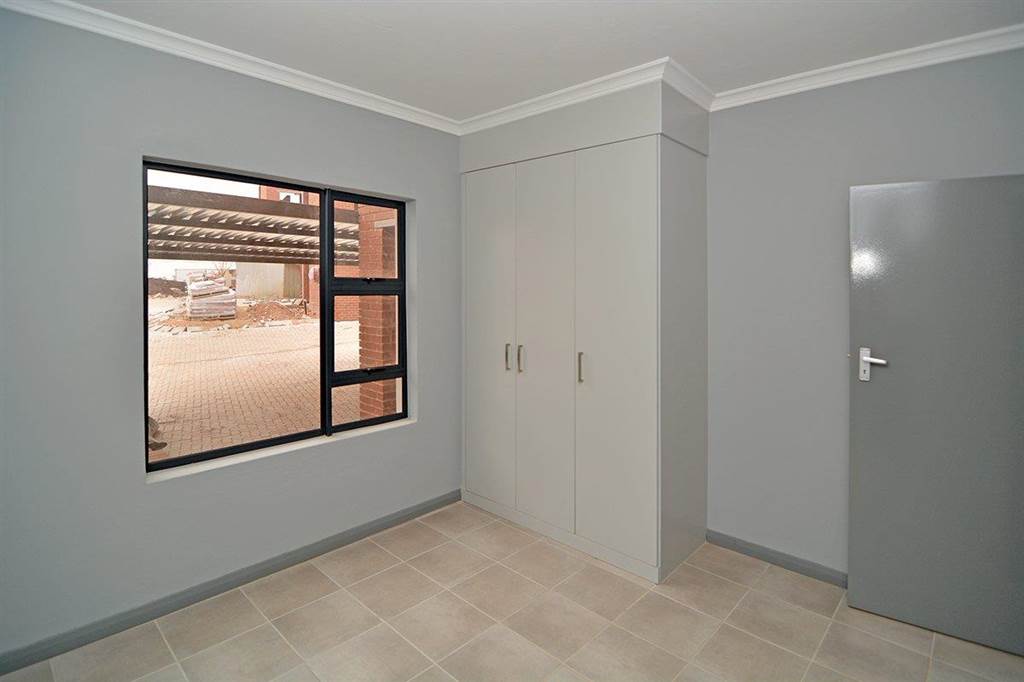 2 Bed Apartment in Silverfields photo number 12